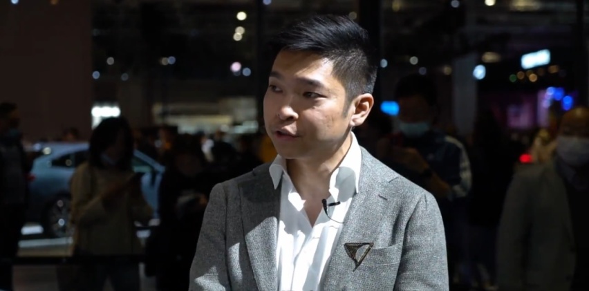 宝马 vs 奔驰电动旗舰大对比！未来出行应该是什么样的？
