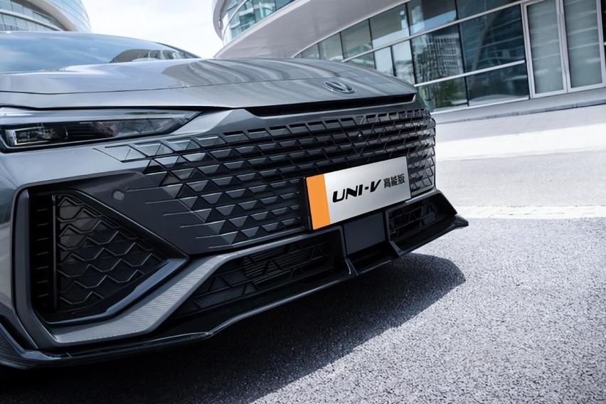 年轻人的轿跑上新 长安UNI-V高能版售11.69万起