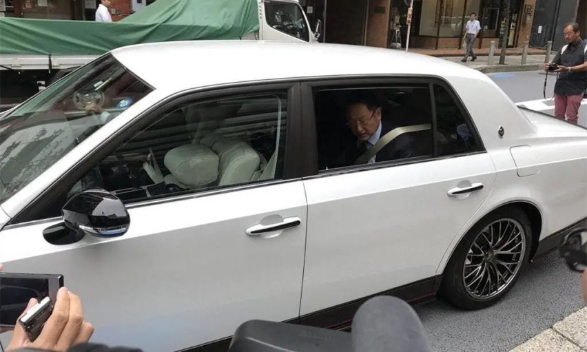 红旗HS6内饰谍照曝光、丰田世纪将推SUV …