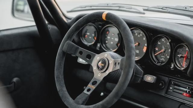 保时捷超跑被改成硬汉越野车 这通过性还可以不？