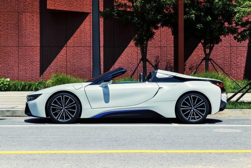 SCC洪恩体验宝马i8 Roadster：这款跑车将成为经典
