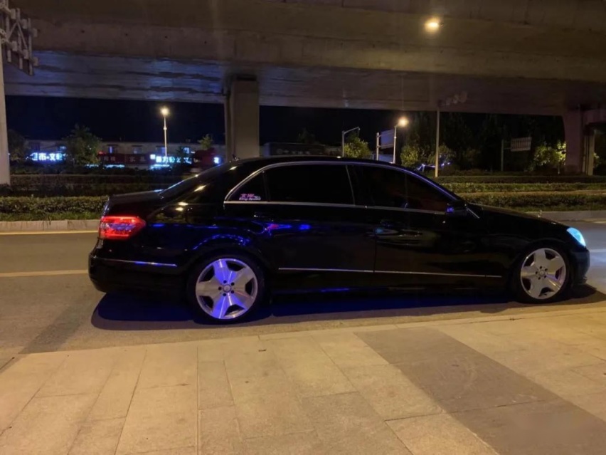 开奔驰却没法上树，是经典的四眼方灯E级不配吗？
