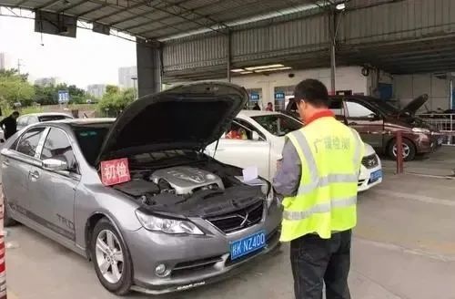为何车管所年检时不让车主开车，而是检测员去？车主说出猫腻！