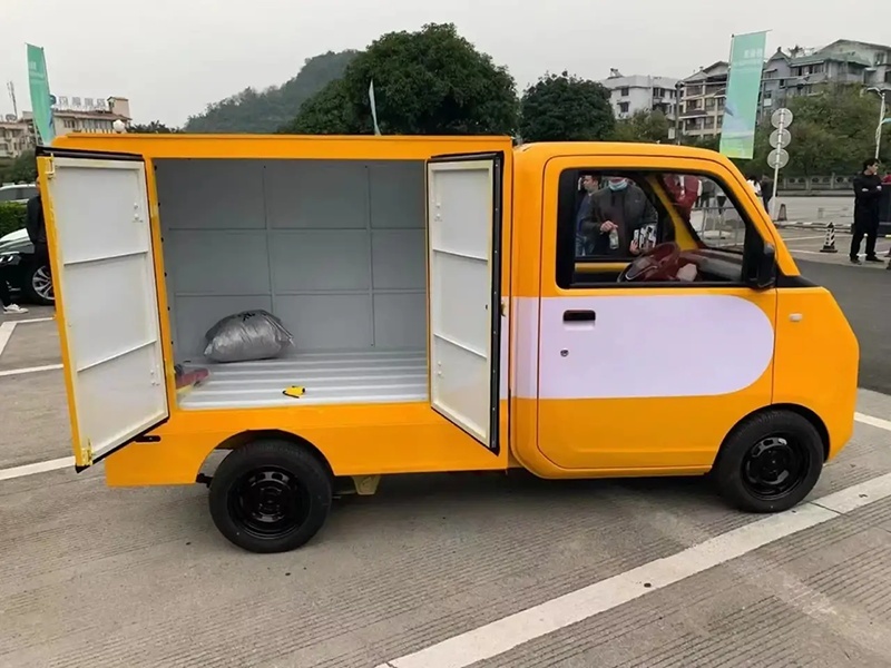 又一款五菱小车曝光，瞄准快递、外卖市场，三蹦子末日到了？