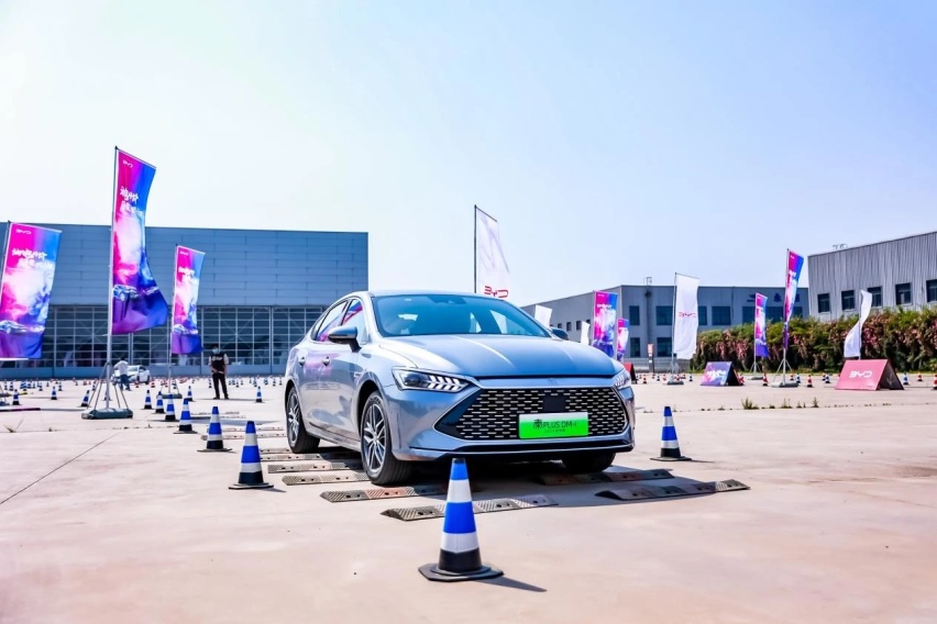 油电同价 秦PLUS DM-i 2023冠军版郑州试驾