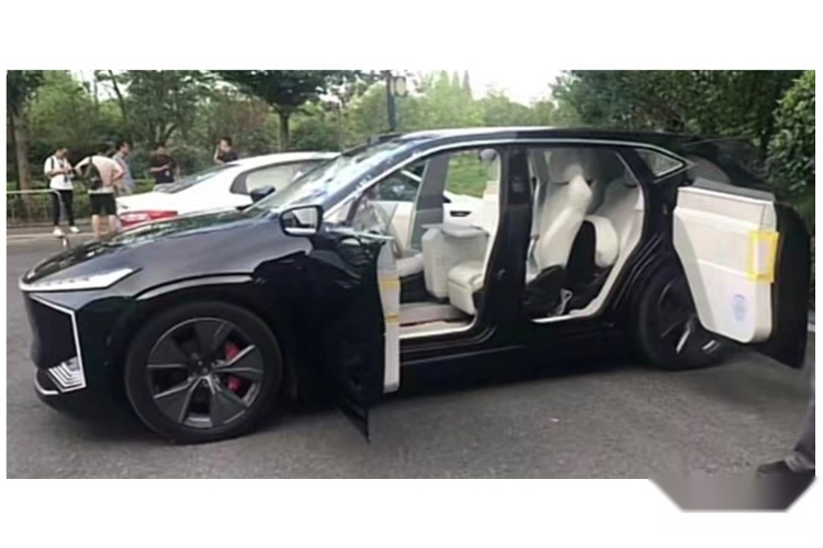 奇瑞颠覆SUV 对开门+2.0T 星途瑶光实拍