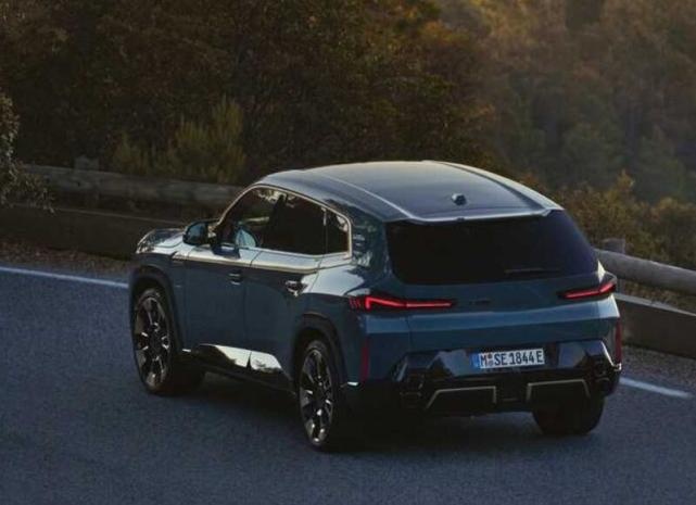 暴躁的全新M旗舰！搭载4.4T V8插混，宝马XM官图发布