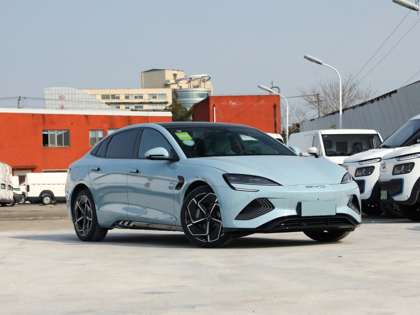比亚迪海豹、长安深蓝SL03和特斯拉Model 3怎么选