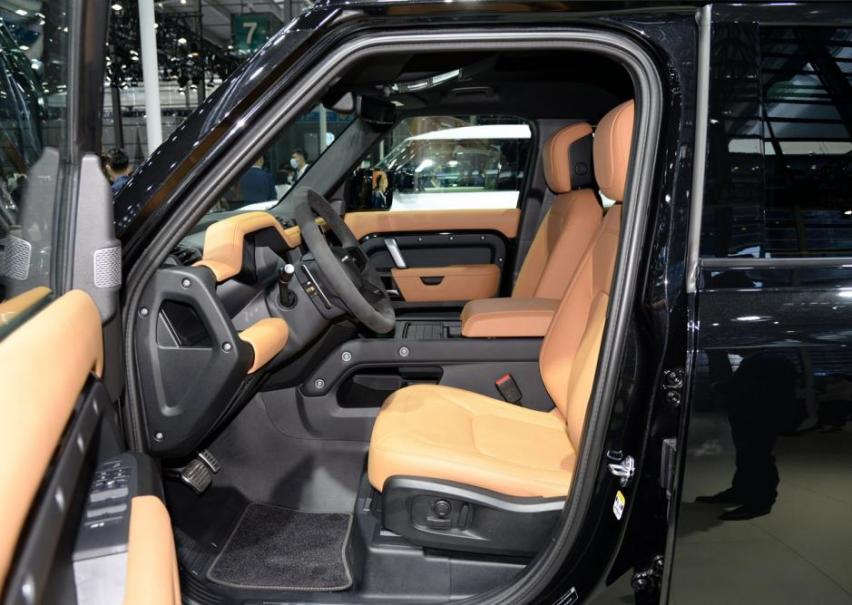 路虎也只能继续出大排量车，5.0T V8的卫士，要161.8万