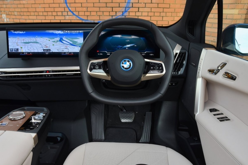 2022 BMW iX 将成豪华全电动SUV新翘楚