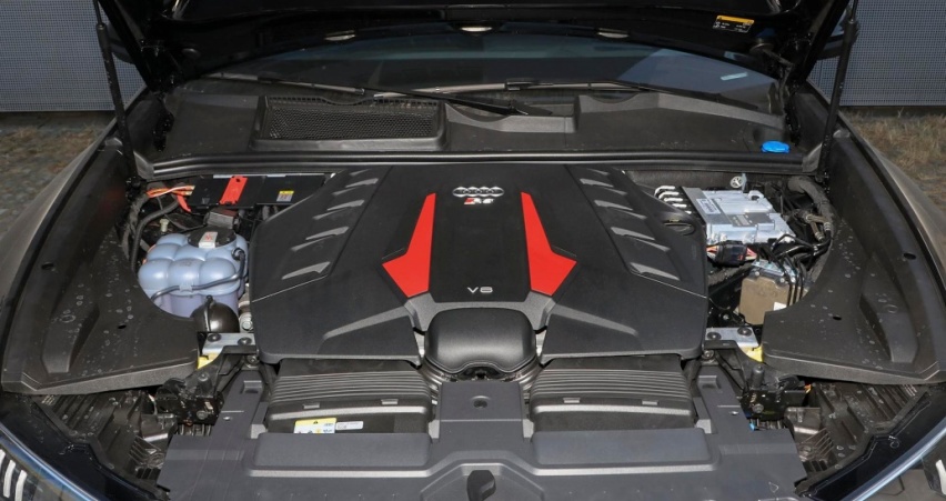 3.8s破百的奥迪RS Q8，搭载4.0T+48V，它的整体表现又会如