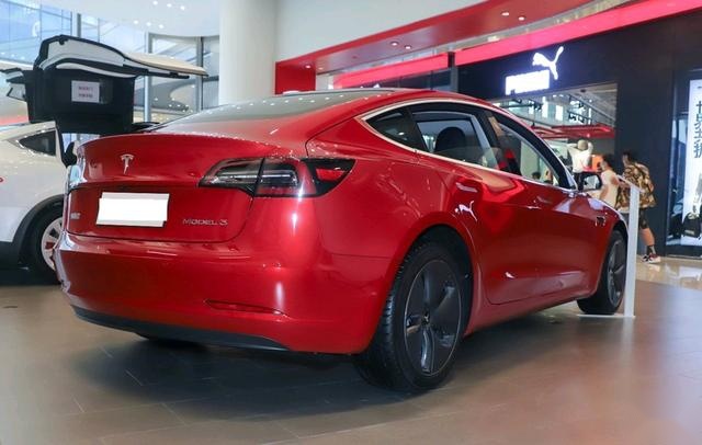 帕萨特：特斯拉Model3算什么豪车，还没我贵呢！