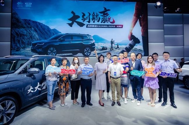 吉利大豪越 被称平民豪车 看完我服了