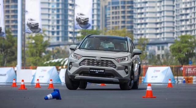 两种排量三种四驱系统，全新RAV4荣放要做专业SUV