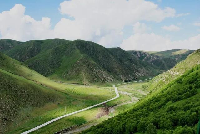 阴山，这座陌生的山脉对中国到底有多重要？| 中国自驾地理