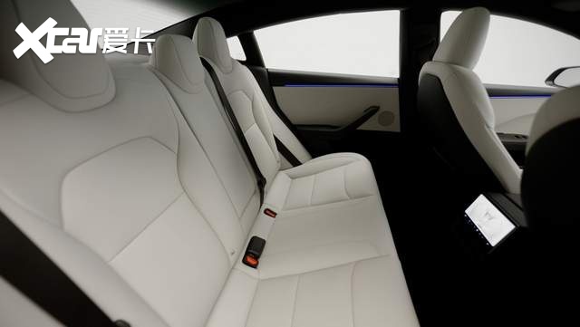 16英寸大屏、黑色顶棚、浅灰内饰一次到位,Model 3进化为完全体