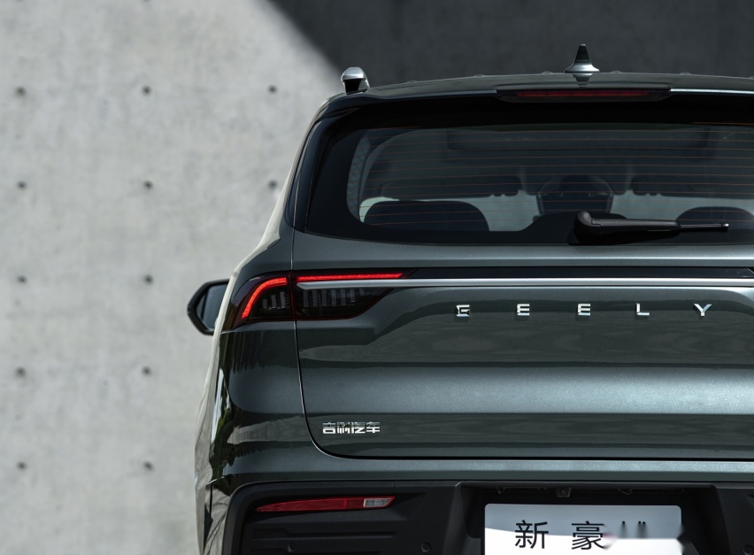 吉利新款豪越上市售价10.36-13.96万元 定位中型SUV，提供7座版本
