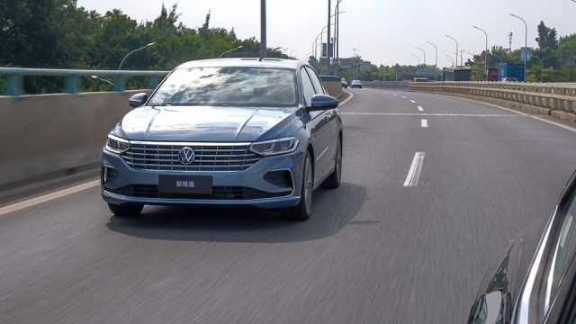 轴距不超2米7加95号油，但还是顶级家用车？评测大众朗逸