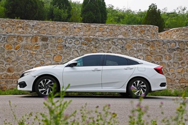 15万预算买合资轿车 思域性能究竟如何