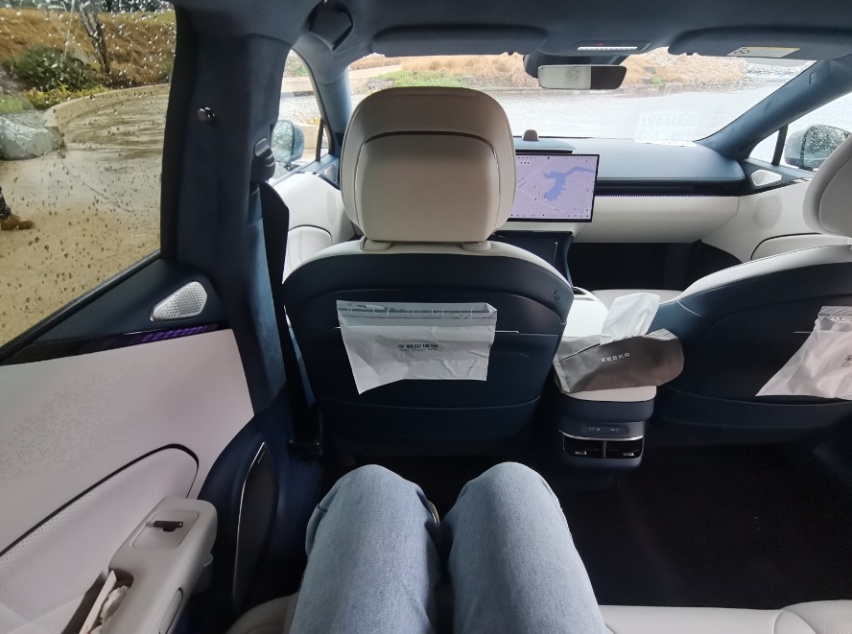 试驾极氪007：风格异于Model 3，百公里电耗22.7kWh