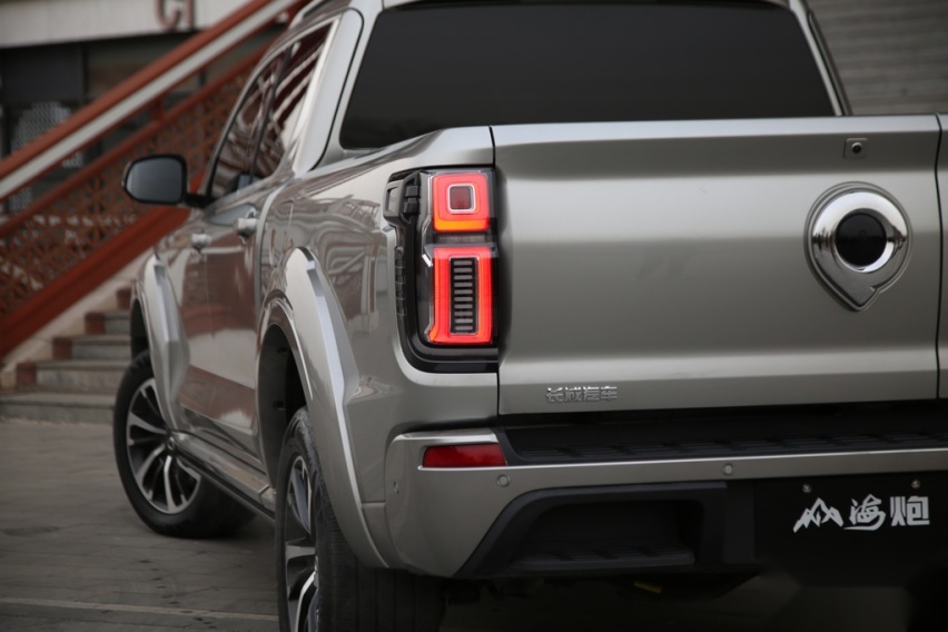 露营、垂钓好帮手，试驾山海炮 3.0T V6