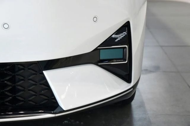 要不要买一款装了激光雷达的车？