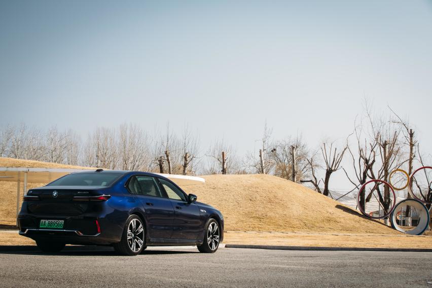 BMW i7：电动之美