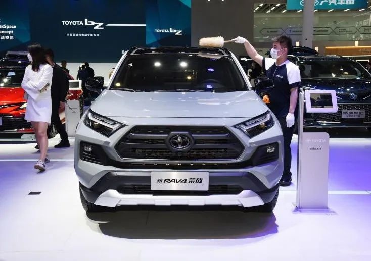 17.68万元起，新RAV4荣放正式上市，智能化升级明显