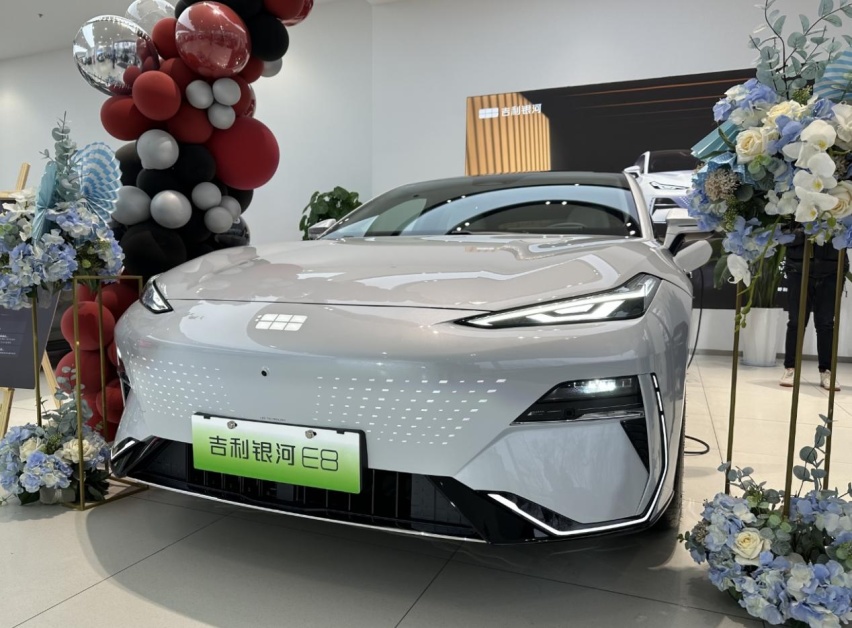 2024款银河E8，MEMS固态激光雷达，8295芯片，自带无人机