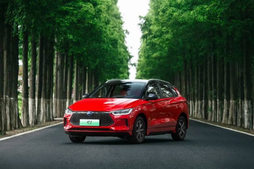 月均花费2602元，贷款买301km续航的比亚迪e2开网约车怎么样？