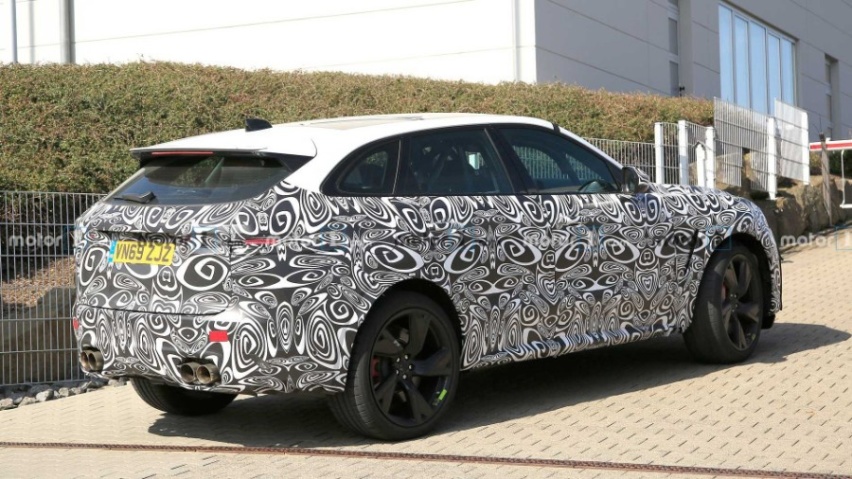 捷豹F-PACE SVR，四出排气，5.0L V8引擎