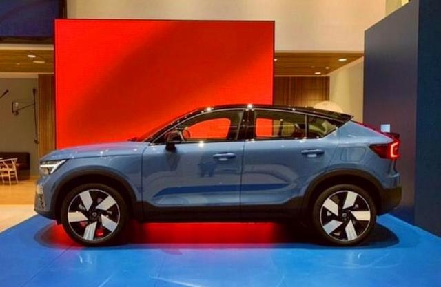 沃尔沃首款轿跑SUV，全新C40实拍，双电四驱比领克05更帅