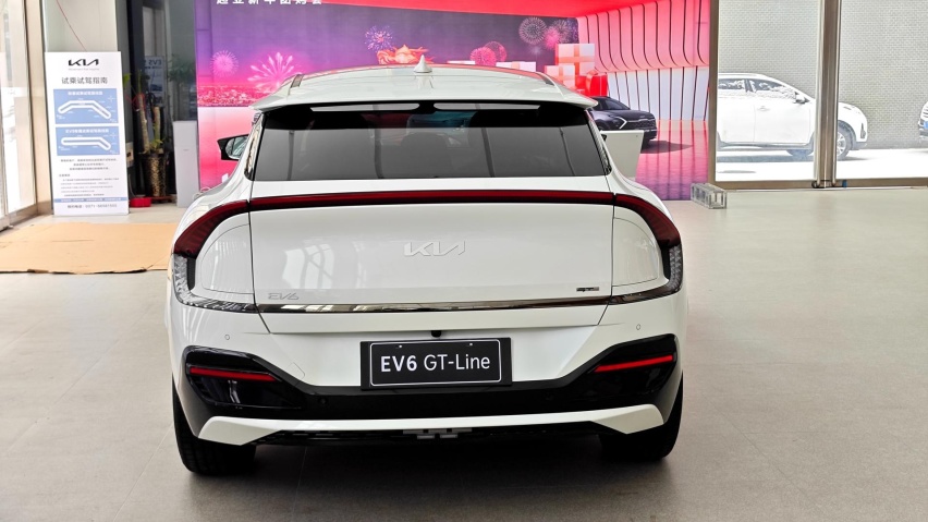 起售价28.28万的进口电动车 探店实拍起亚EV6 运动感十足