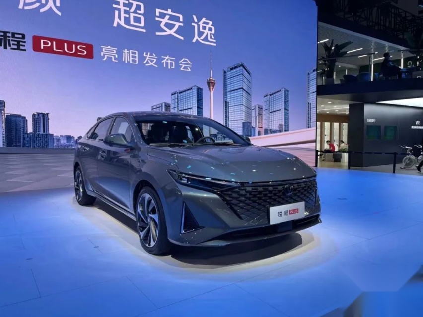 实拍锐程PLUS丨设计更有质感，内饰用料扎实，空间表现优秀