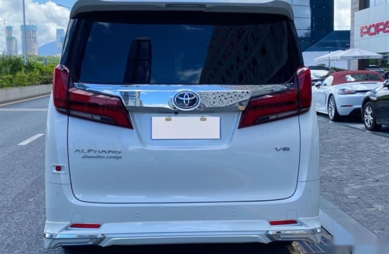 GL8车主试了老板的埃尔法，100多万的车，有何不同？