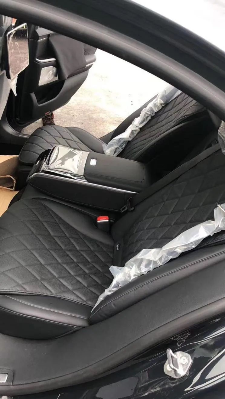 全新奔驰S级实车曝光，没了双连屏，是否依旧能引领豪华旗舰？