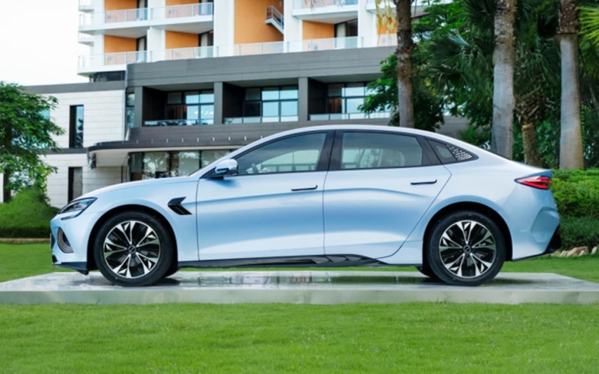 盘点3款销量向好的新车，比亚迪海豹9月卖7473辆，红旗H5甩4753