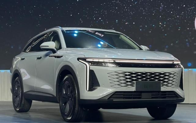 奇瑞轻奢新旗舰！搭载2.0T+双联屏，星途瑶光售15.28万元起