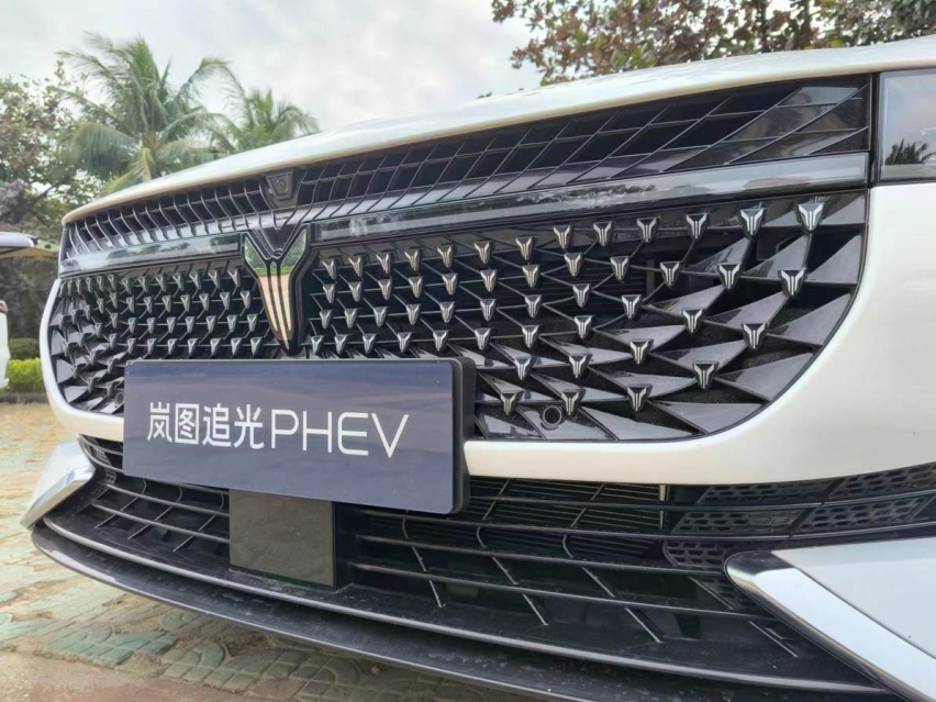 试驾岚图追光PHEV后，感觉BBA的“56E”真不香了