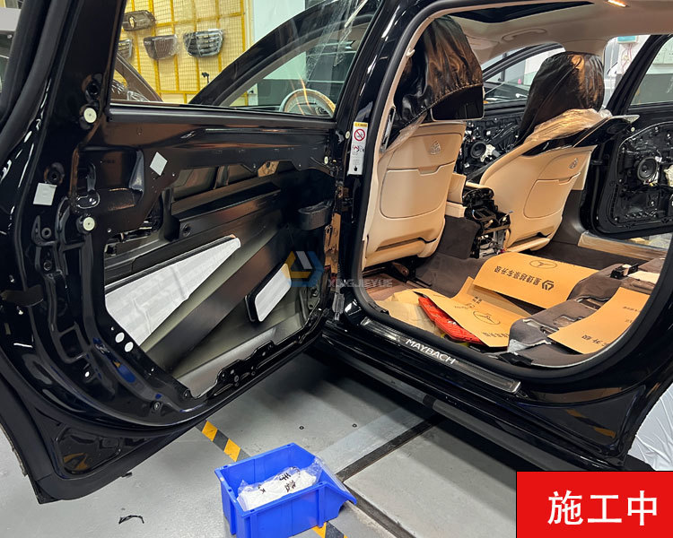 个性化升级迈巴赫S480装行政马鞍 电动门 主动氛围灯