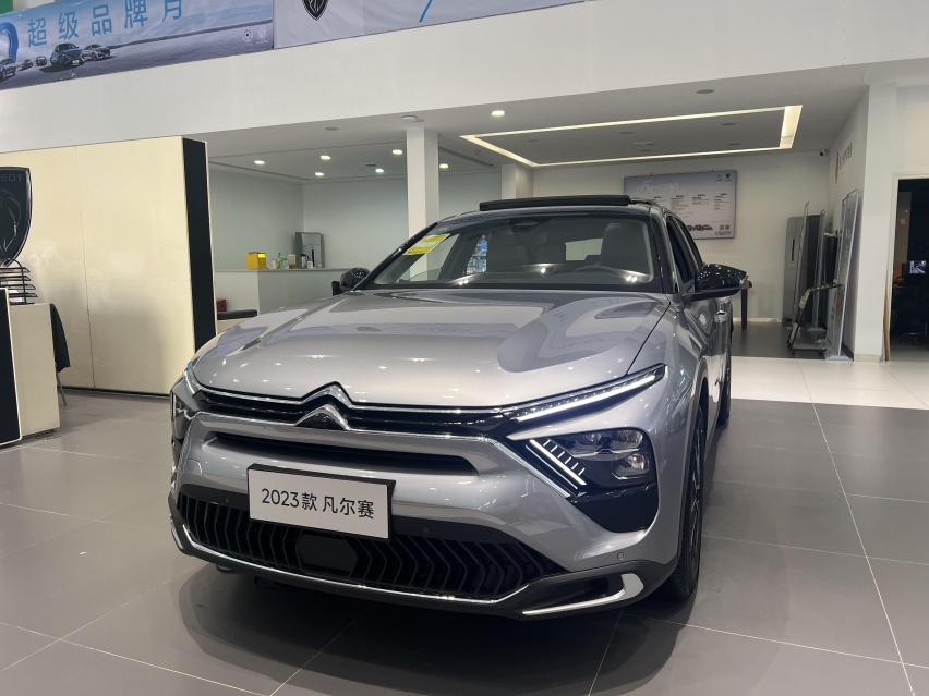 探店2023款凡尔赛C5 X，“加1元”你到底能买到啥？