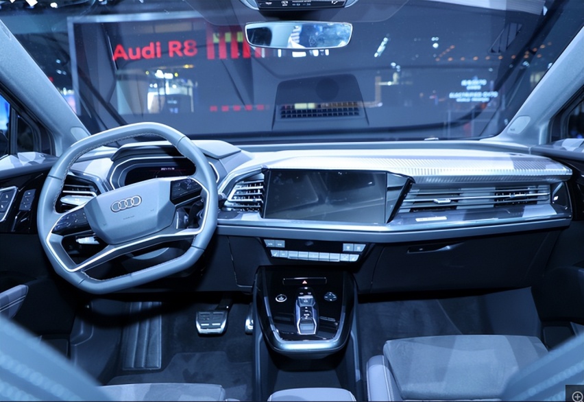 奥迪Q4 e-tron，不加油续航605公里，造型高级，不到30万起