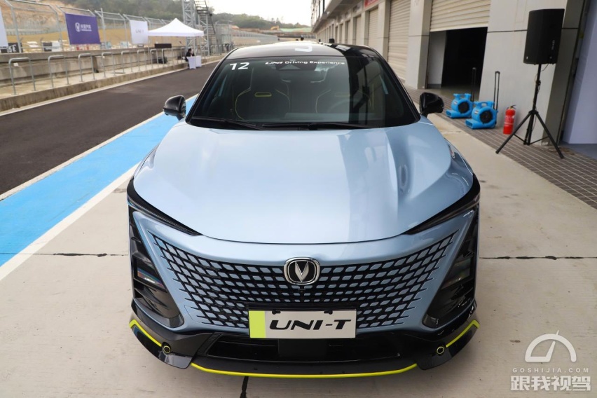 家用SUV敢硬闯赛道？换装2.0T+8AT的长安UNI-T并非只顾家！