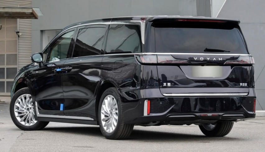 到店体验新款岚图梦想家PHEV，它33.99万起售，值不值