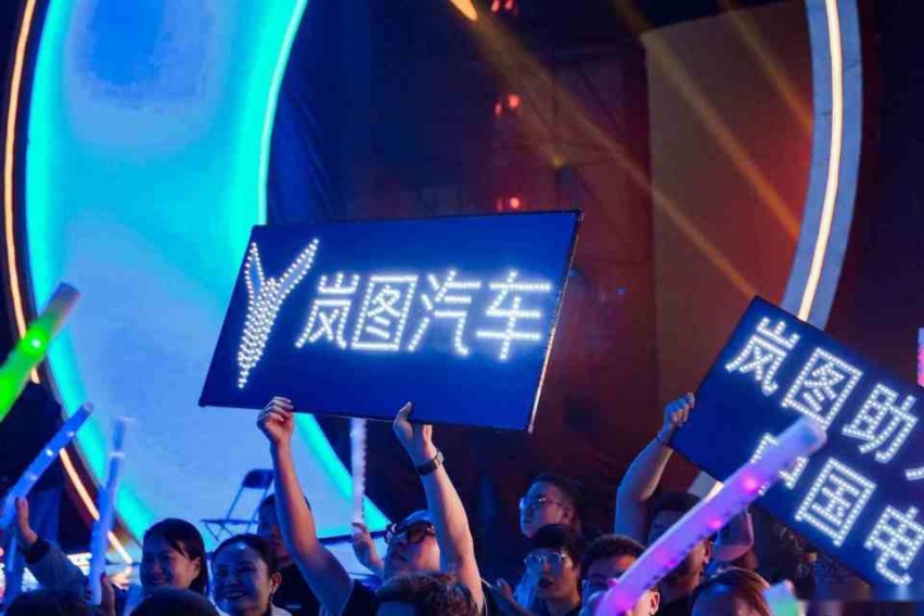 岚图汽车成为电影频道M榜荣誉之夜明星指定用车