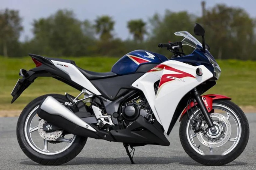 川崎打响小排量四缸车军备赛第一枪，250CC川崎ZX-25R