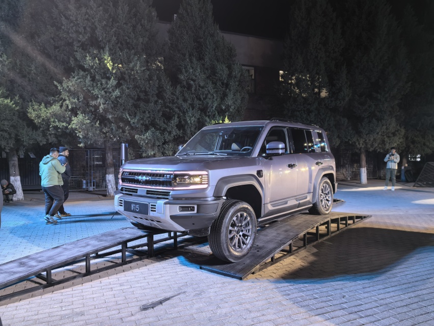 方程豹首款车型豹5正式上市，售价28.98万元起
