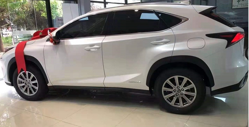 实拍雷克萨斯NX，外观犀利+内饰一般，这轴距能叫中型SUV？