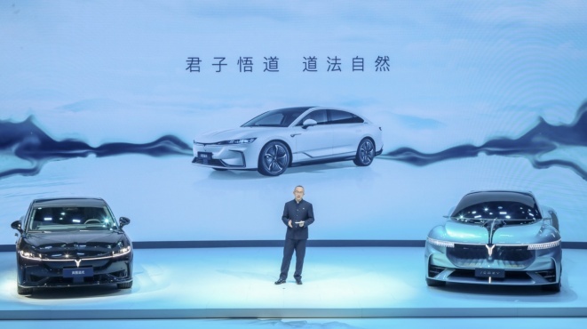 岚图追光正式上市，中式豪华电动轿车，上海车展亮相