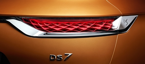 DS 7 晶雕式3D菱格尾灯.png